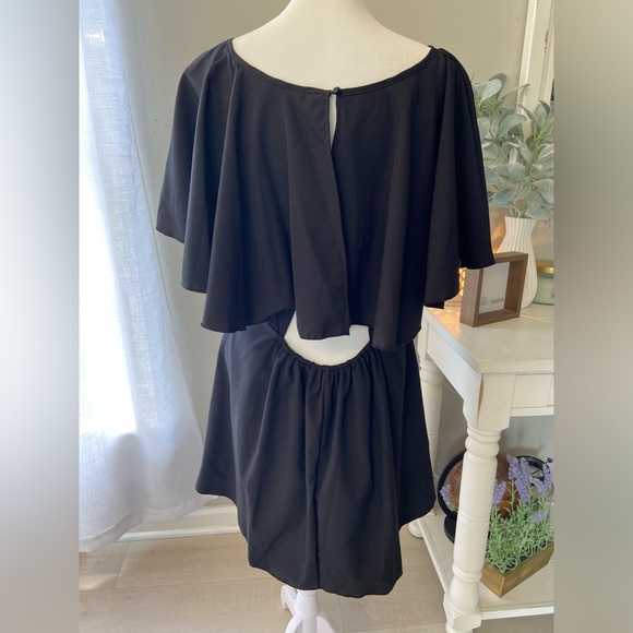 ☀️BNWOT Ruffle Trim Wrap Hem Belted Romper! - Picture 4 of 6